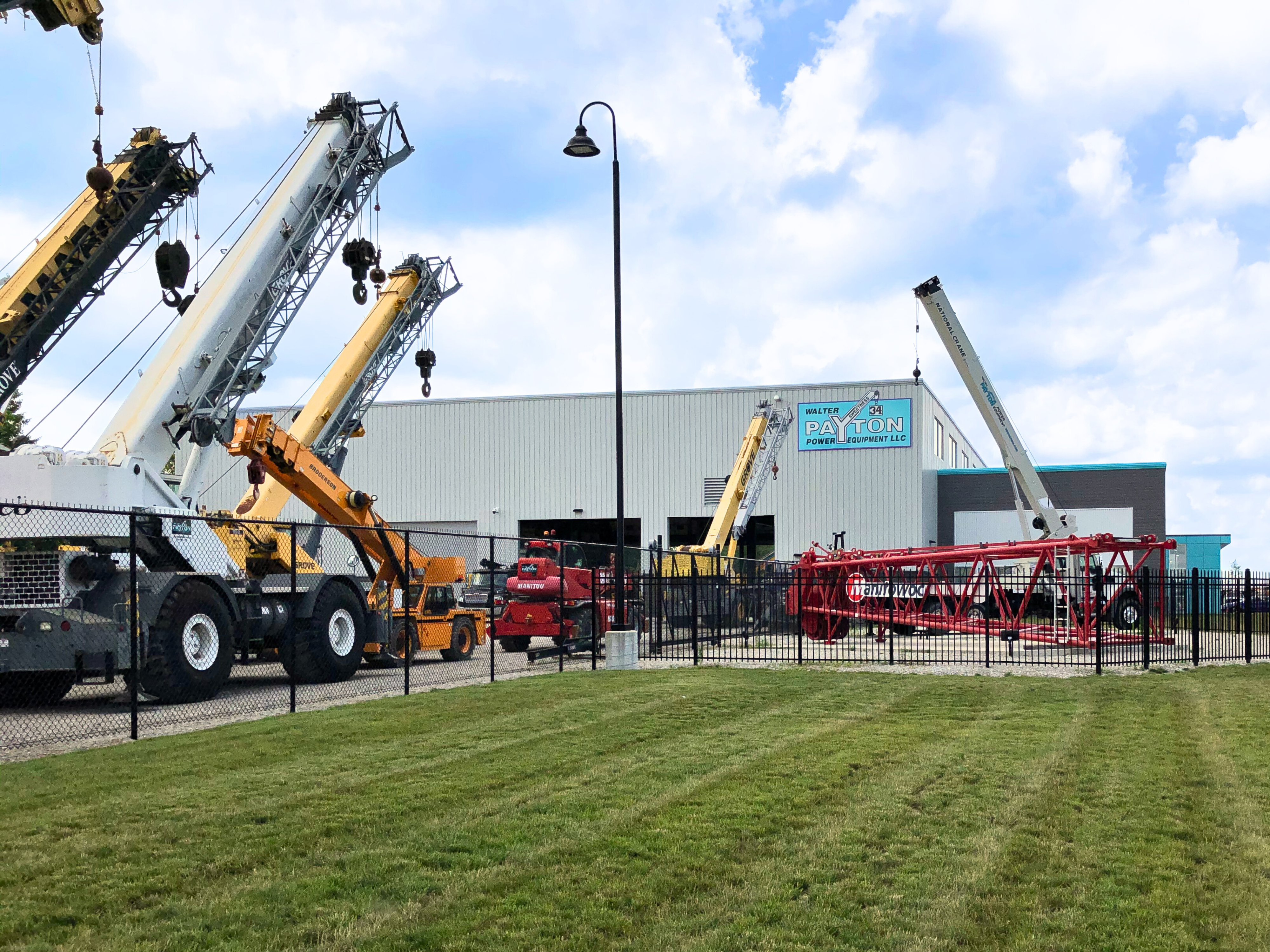 Two Decades as the Leading Manitowoc Dealer: Walter Payton Power Equipment Exhibits a Legacy of Leadership in the Industry